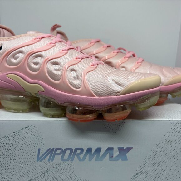 Women's Nike Vapormax Plus - Pink - Picture 2 of 6